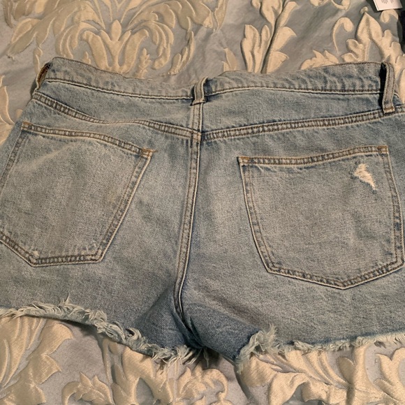 Gap Ripped Shorts - Picture 4 of 4